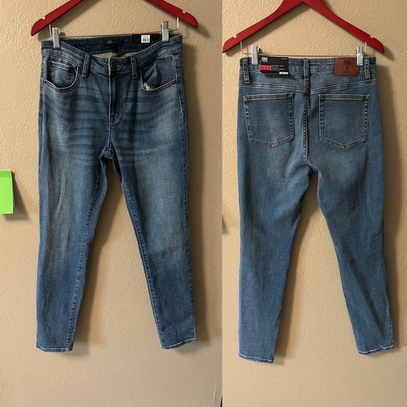 NWT Frye Skinny Kinsey wash mid rise stretch jeans - Picture 2 of 6